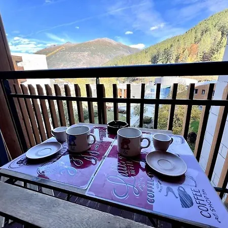 Culla D'amore Con Vista Sulle Montagne Innevate Bardonecchia